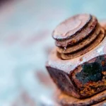 wie-man-ein-verrostetes-verbindungselement-insbesondere-eine-schraube-abschraubt-ohne.webp.webp